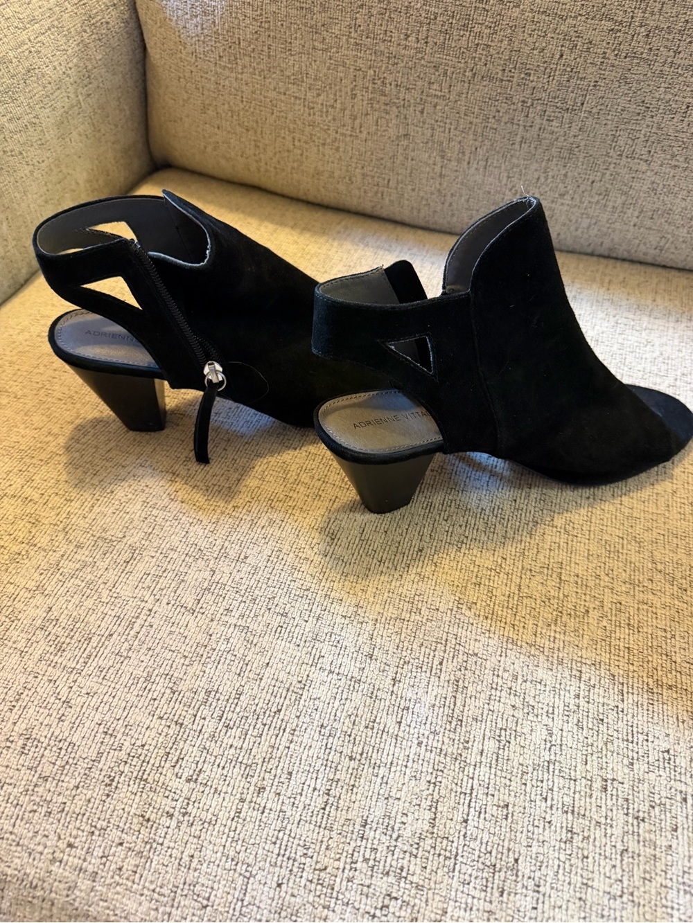 Black suede heels Size 9 1/2  #heels #suede
Adrienne Vittadini